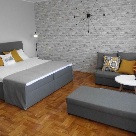 Ares Apartments Пшемишъл Екстериор снимка