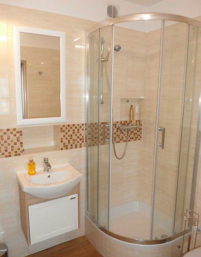 Ares Apartments Пшемишъл Екстериор снимка