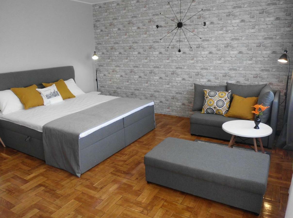 Ares Apartments Пшемишъл Екстериор снимка