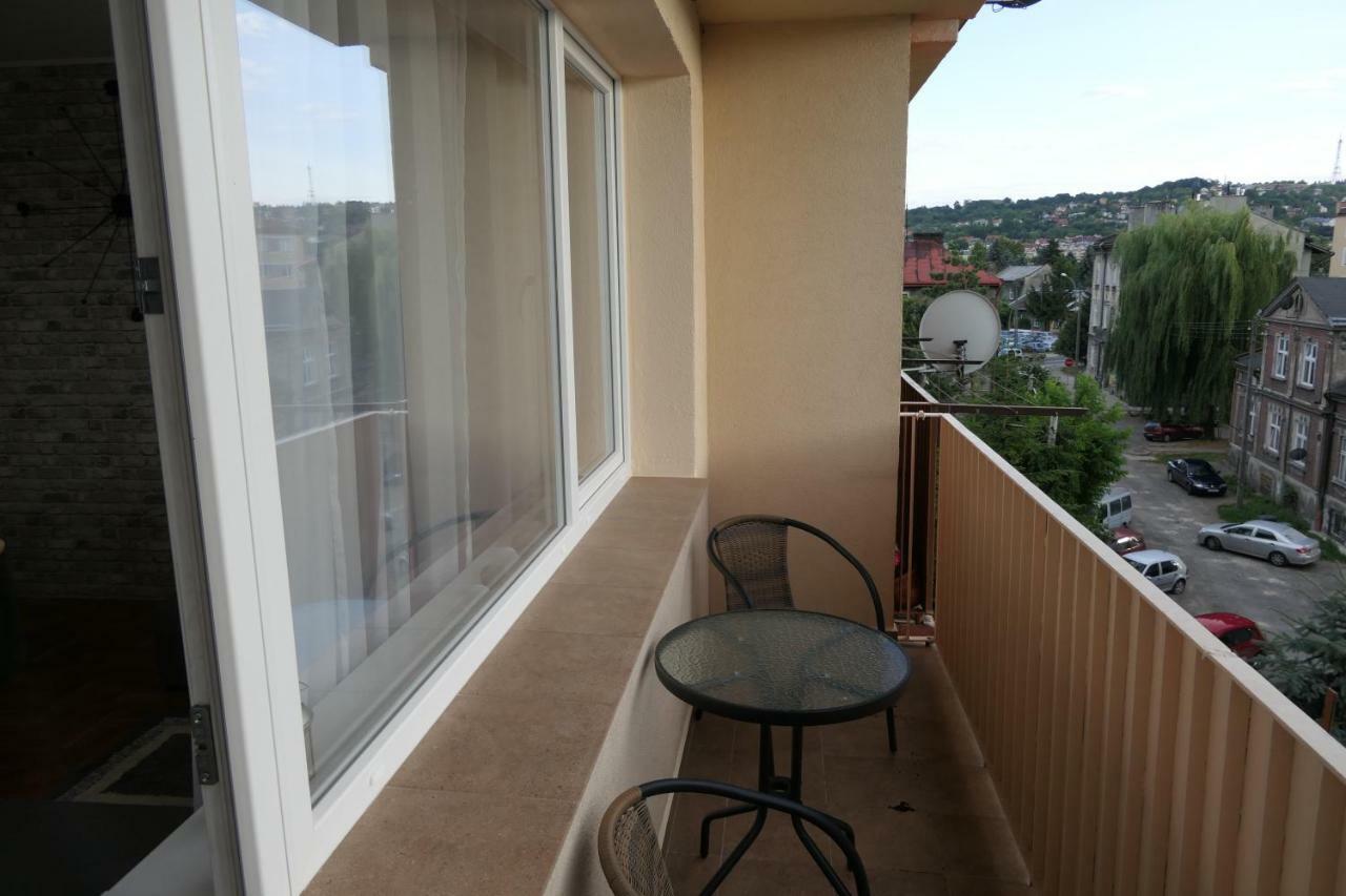Ares Apartments Пшемишъл Екстериор снимка