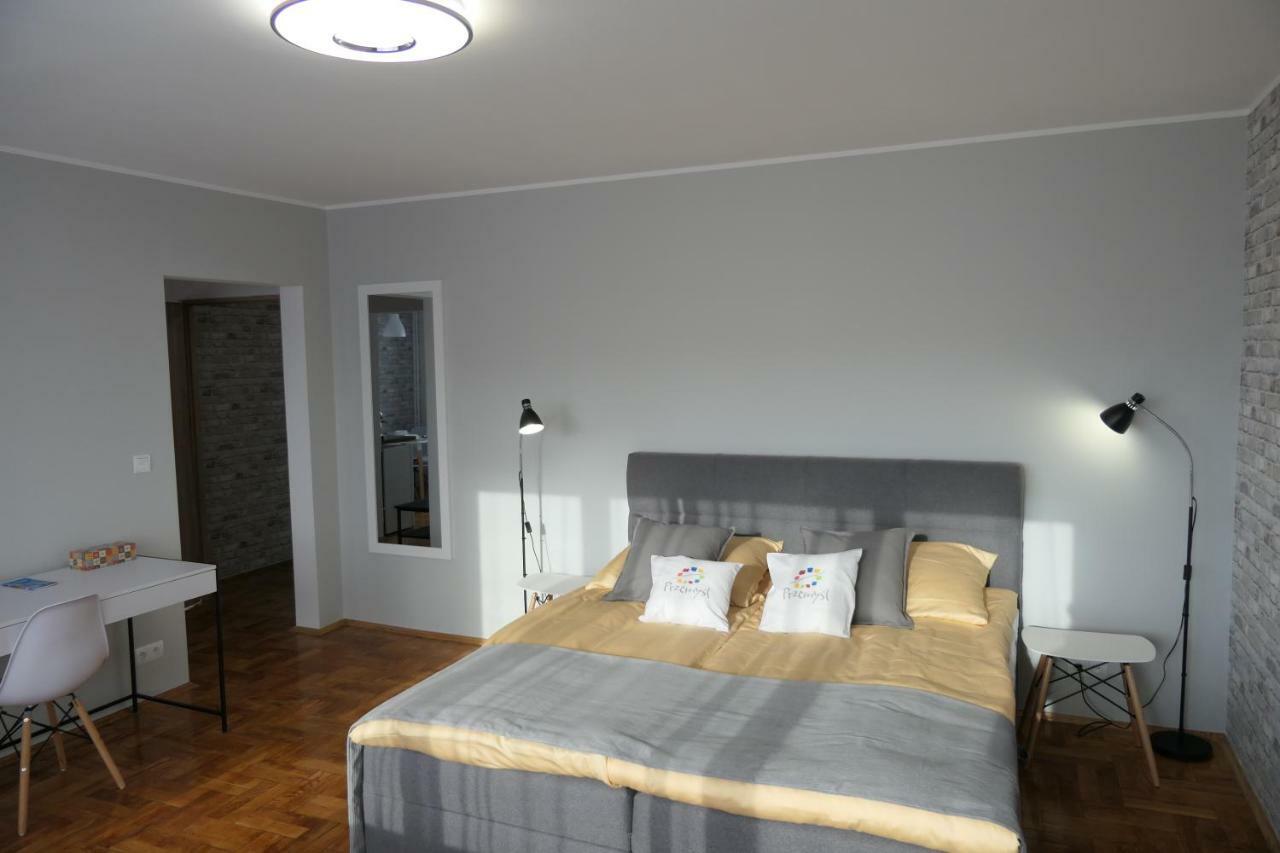 Ares Apartments Пшемишъл Екстериор снимка